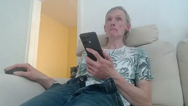 Snapshot of k74robert chatting on 10/24/25, 10:58 k74robert online show from 10/24/25, 10:58