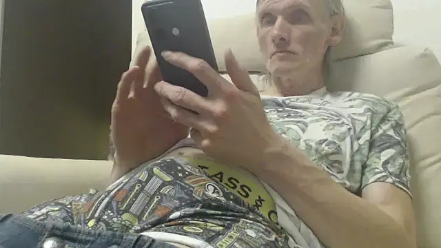 Snapshot of k74robert chatting on 10/23/25, 03:10 k74robert online show from 10/23/25, 03:10