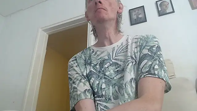 k74robert online show from 11/04/25, 09:24