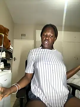 DarkBerryDiamond255 online show from 10/11/25, 08:32