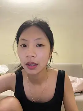 Snapshot of Lil-Gi chatting on 10/04/25, 04:41 Lil-Gi online show from 10/04/25, 04:41