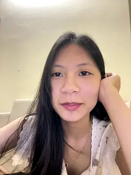 Snapshot of Lil-Gi chatting on 10/10/25, 03:13 Lil-Gi online show from 10/10/25, 03:13