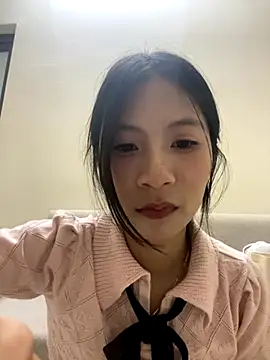 Snapshot of Lil-Gi chatting on 09/19/25, 04:44 Lil-Gi online show from 09/19/25, 04:44