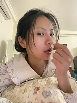 Lil-Gi online show from 11/28/25, 03:23