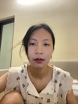 Snapshot of Lil-Gi chatting on 10/05/25, 03:47 Lil-Gi online show from 10/05/25, 03:47