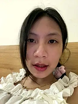 Snapshot of Lil-Gi chatting on 09/15/25, 03:34 Lil-Gi online show from 09/15/25, 03:34