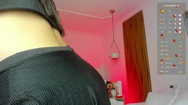 Snapshot of NicolWhite chatting on 09/18/25, 12:08 NicolWhite online show from 09/18/25, 12:08