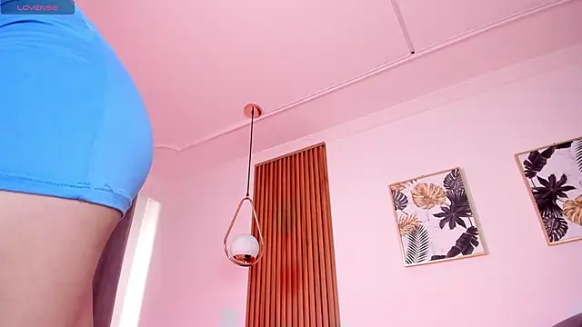 Snapshot of NicolWhite chatting on 10/16/25, 01:08 NicolWhite online show from 10/16/25, 01:08