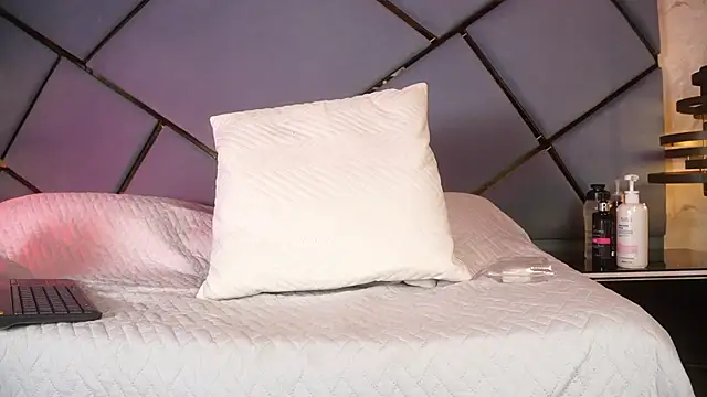 Snapshot of marcela_rojas chatting on 02/20/26, 11:45 marcela rojas online show from 02/20/26, 11:45