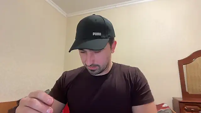 Snapshot of Hard_to_Obey chatting on 01/16/26, 06:23 Hard to Obey online show from 01/16/26, 06:23