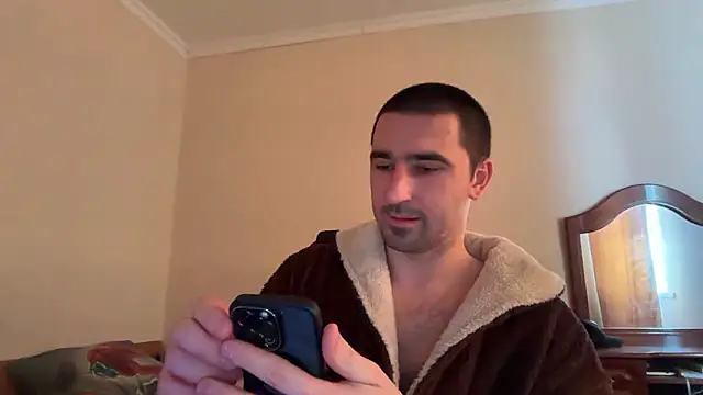 Snapshot of Hard_to_Obey chatting on 01/10/26, 01:17 Hard to Obey online show from 01/10/26, 01:17