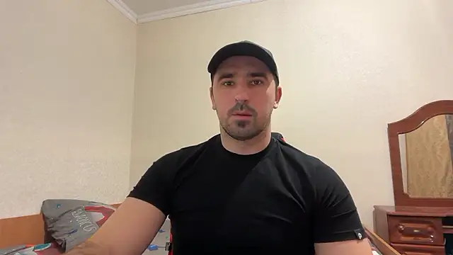 Snapshot of Hard_to_Obey chatting on 01/14/26, 05:16 Hard to Obey online show from 01/14/26, 05:16