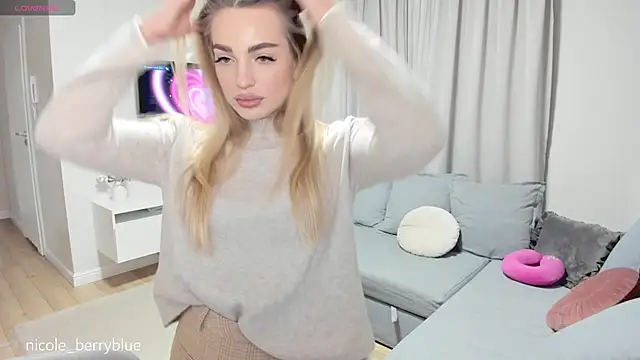 nicole blueberry online show from 10/19/25, 04:21