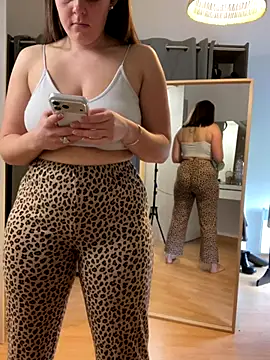 chloedlm5 online show from 11/18/25, 09:23