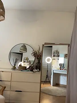 chloedlm5 online show from 02/11/26, 09:42