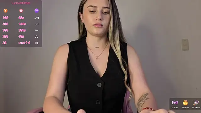 Veronika  Winslow  online show from 11/12/25, 02:37