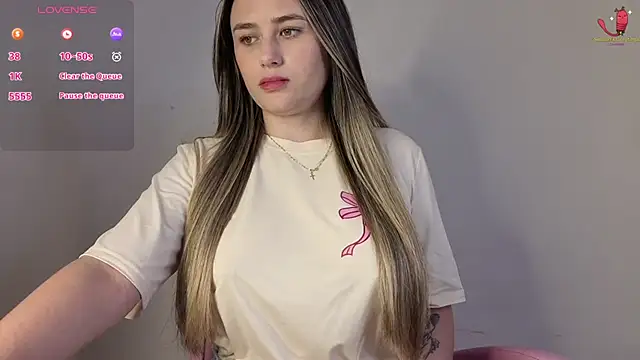 Veronika  Winslow  online show from 11/20/25, 05:19