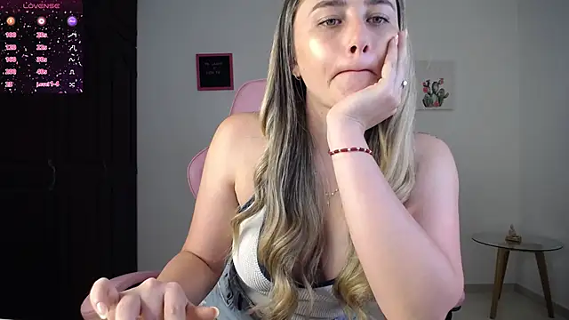 Snapshot of Veronika__Winslow_ chatting on 09/18/25, 05:54 Veronika Winslow online show from 09/18/25, 05:54