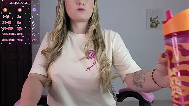 Veronika  Winslow  online show from 10/31/25, 05:15