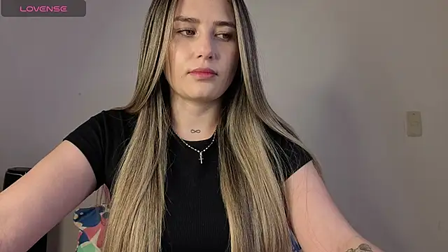 Veronika  Winslow  online show from 11/18/25, 05:55