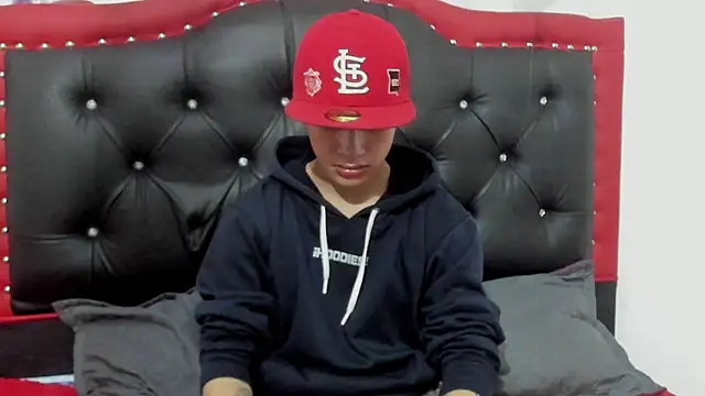 Thiago Divine  online show from 10/17/25, 10:55