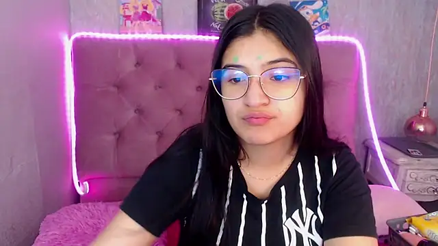 laurenelove online show from 10/01/25, 03:22