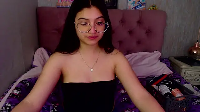 laurenelove online show from 09/15/25, 02:34