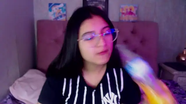 laurenelove online show from 09/19/25, 02:26