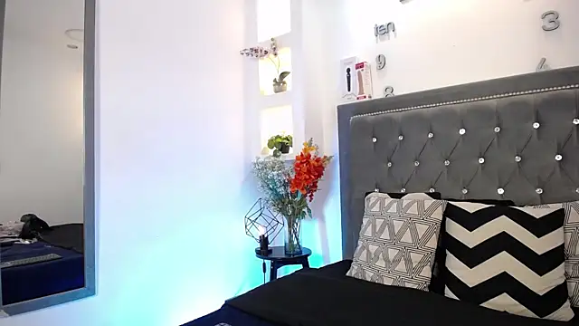 MelissaRhodes online show from 12/17/25, 03:39