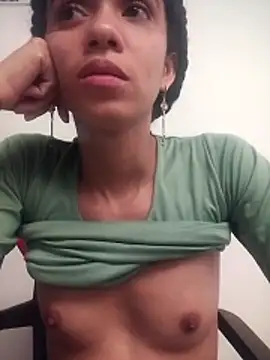 Snapshot of TerryGreenwood chatting on 12/22/25, 12:38 TerryGreenwood online show from 12/22/25, 12:38