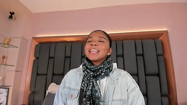LisaMendez online show from 10/05/25, 03:52