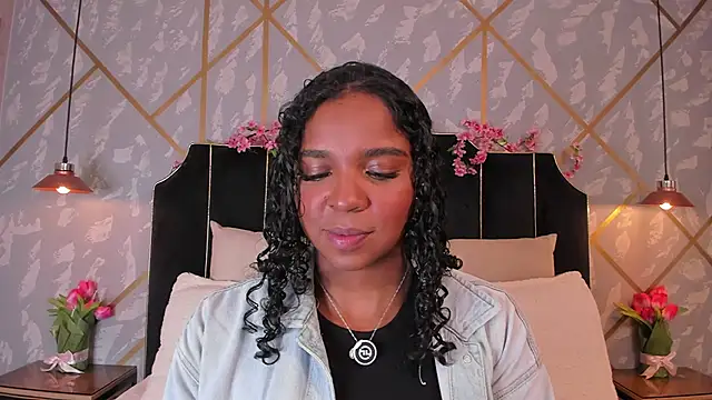 Snapshot of LisaMendez chatting on 04/19/26, 04:02 LisaMendez online show from 04/19/26, 04:02