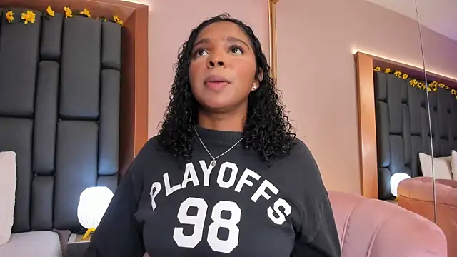 LisaMendez online show from 12/22/25, 04:01