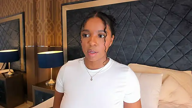 Snapshot of LisaMendez chatting on 07/17/26, 11:24 LisaMendez online show from 07/17/26, 11:24