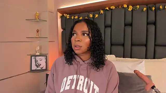 LisaMendez online show from 11/21/25, 11:04