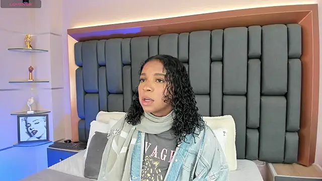 LisaMendez online show from 10/10/25, 04:02