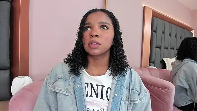 LisaMendez online show from 11/11/25, 03:56