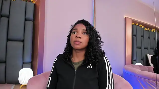 LisaMendez online show from 11/19/25, 01:05