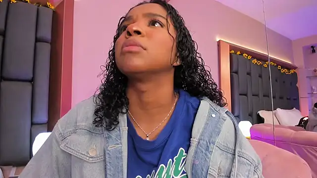 LisaMendez online show from 12/16/25, 03:55