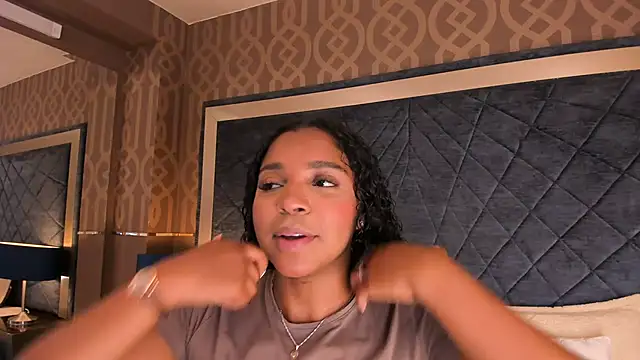 Snapshot of LisaMendez chatting on 07/02/26, 11:11 LisaMendez online show from 07/02/26, 11:11