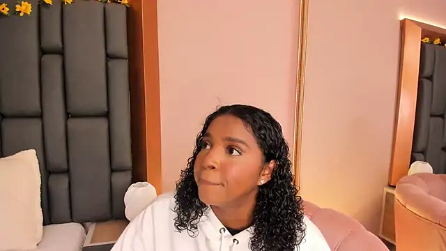 LisaMendez online show from 11/30/25, 04:24