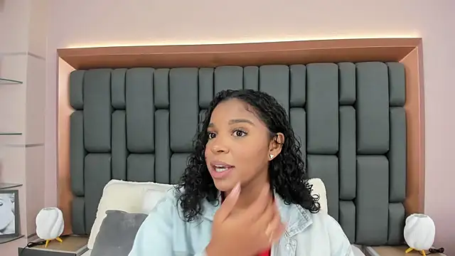 LisaMendez online show from 10/30/25, 04:00