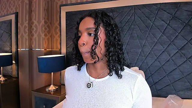 Snapshot of LisaMendez chatting on 07/10/26, 04:23 LisaMendez online show from 07/10/26, 04:23