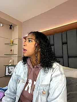 LisaMendez online show from 10/01/25, 03:55