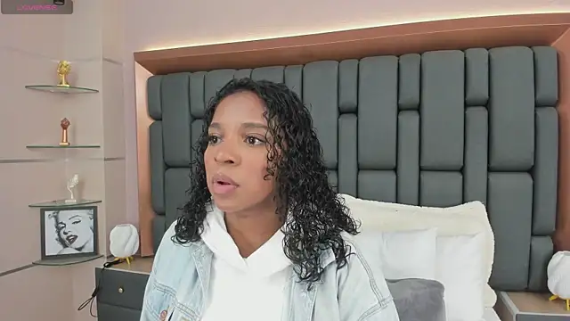 LisaMendez online show from 10/19/25, 04:04