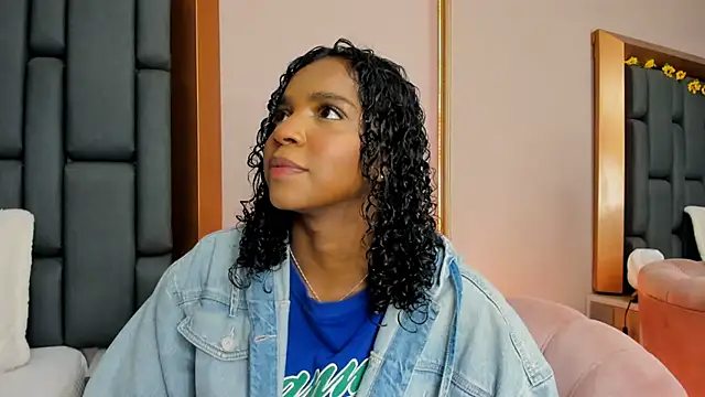 LisaMendez online show from 12/01/25, 04:02