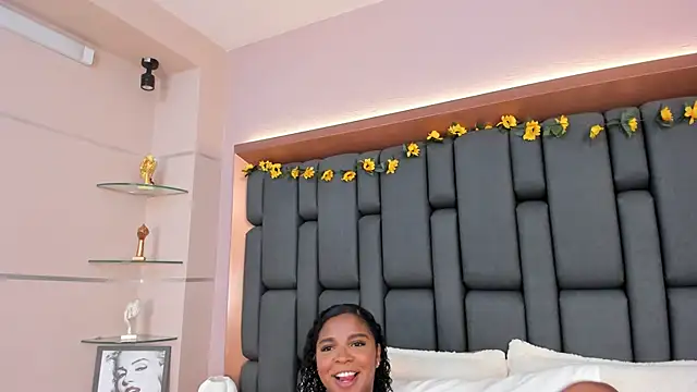 LisaMendez online show from 11/23/25, 04:11