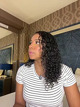 Snapshot of LisaMendez chatting on 05/31/26, 03:56 LisaMendez online show from 05/31/26, 03:56