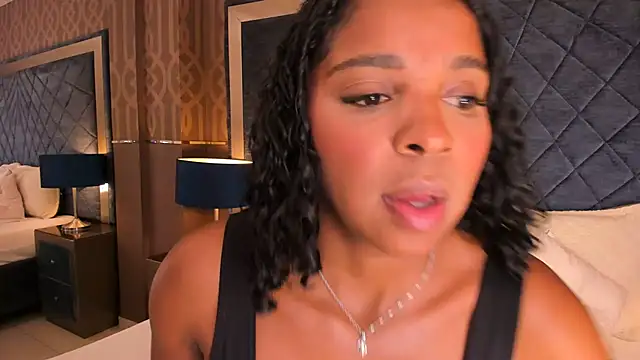 Snapshot of LisaMendez chatting on 06/26/26, 04:18 LisaMendez online show from 06/26/26, 04:18