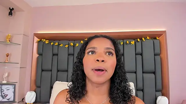 LisaMendez online show from 11/20/25, 03:51